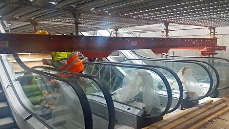 Stålbjælker til udveksling over fire rulletrapper