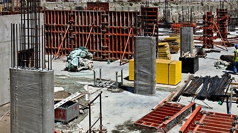 Stĺpy boli tvarované za pomoci debniacich systémov SRS, TRIO a RAPID.