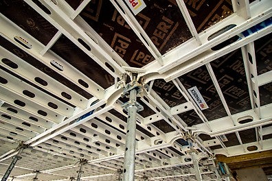 Ранно декофриране, благодарение на падащата глава - това позволява максимална използваемост на кофража