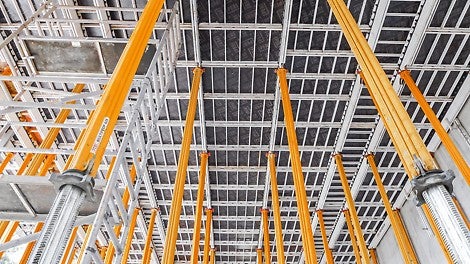 Mit SKYDECK und MULTIPROP lassen sich auch die Ortbetondecke im System und dadurch Zeit sparend schalen.