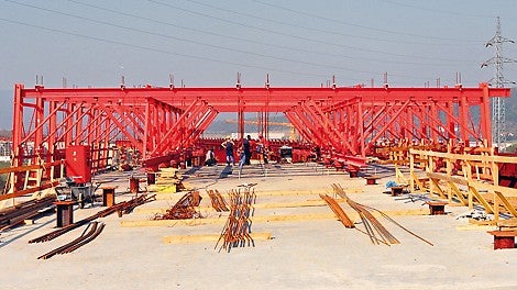 With the PERI steel composite formwork carriage, Prague-based METROSTAV AG had a very efficient, all-purpose piece of equipment at its disposal.