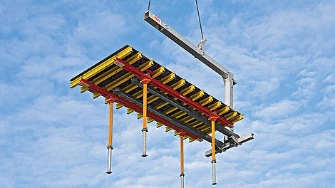 Table Lifting Fork is oriented at the table’s center of gravity. This makes it possible to quickly move the table module.