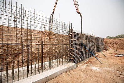 For a residential project, columns, lift walls, and retaining walls were built using the PERI DUO System. <br/><br/>The residential project featured two-story luxury homes with basements and additional facilities, enclosed by walls of 230mm in thickness and 3 meters in height.