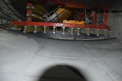 Високите изисквания на клиента за финалния вид на стената са постигнати с брезов шперплат от PERI