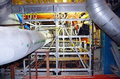 Shoring through live running pipes