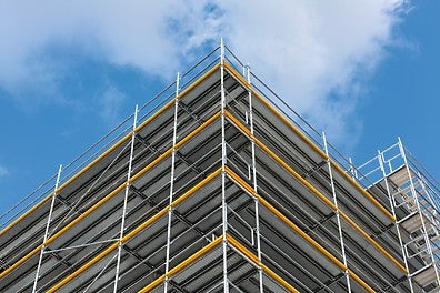 Das Fassadengerüst des PERI UP Gerüstbaukastens verbindet Sicherheit und Wirtschaftlichkeit in idealer Weise. <br/>