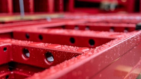 Verringerter CO2 Fußabdruck in der Herstellung durch neues Beschichtungsverfahren bei Raumtemperatur. Für die &quot;PERIskin&quot; ist nur etwa 20% des Energiebedarfs im Vergleich zu herkömmlichen Korrosionsschutzsystemen erforderlich. Diese Energie beziehen wir aus dem firmeneigenen Biomasse-Heizkraftwerk in Weißenhorn.