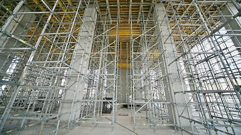 Podepření stropního bednění ve výšce 10 m systémem lešení PERI UP.