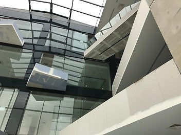 Изграждане на производствена база с представителен магазин MONNI - видим бетон 