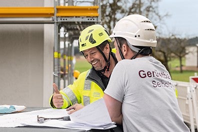 Der regional ansässige Gerüstbaubetrieb Seibold konnte sich bei Planung, Statik und auch vor Ort bei seiner erstmaligen PERI UP Dachmontage auf kompetente Unterstützung durch PERI verlassen.