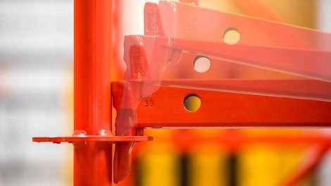 No need to place wedges / cup by hand thanks to gravity lock!