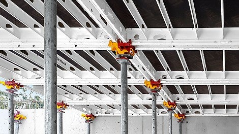 Lucrul cu sistemul SKYMAX este remarcabil de simplu datorită numărului redus de componente diferite. Sistemul de combinare a panourilor și capetelor este autoexplicativ.