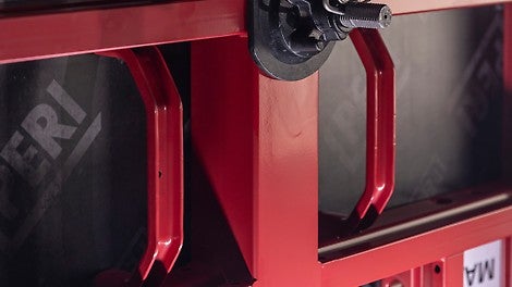 The ergonomic positioning handles are arranged at small intervals to give extra support.