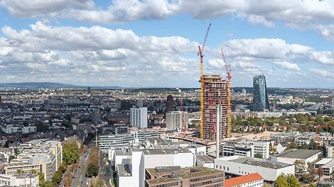 Ab Anfang 2017 sind die 210 Wohnungen des Henninger Turms bezugsfertig. Insbesondere die beiden oberen Stockwerke mit Restaurant und Aussichtsplattform bieten einen Panoramablick auf die Frankfurter Skyline.