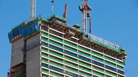 使用PERI SKYTABLE大型台模同时为两个楼板结构立模