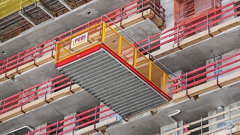 Платформа RCS MP с противоскользящим рифленым настилом доступна в двух размерах.