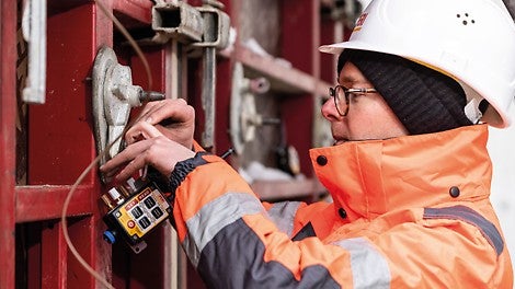 传感器的安装过程非常简单， 它们连接到温度测量仪，能够更好地传输测量数据。
