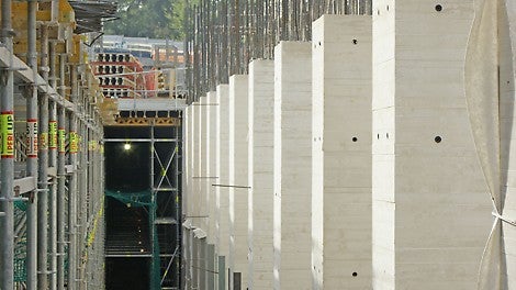 Colecciones Reales - 25.000 m3 de cimbra PERI UP Rosett con sistema MULTIFLEX para ejecutar los forjados de más de 4 m de altura.