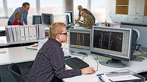 Veidņu risinājumu projektēšana tiltu, speciālu monolīto konstrukciju betonēšanai, PERI veidņu ekspertu rekomendācijas.