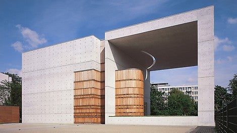 Auf die Schalhaut aufgenagelte Matrizen-Teile ergaben einen einwandfreien Abdruck im Beton.