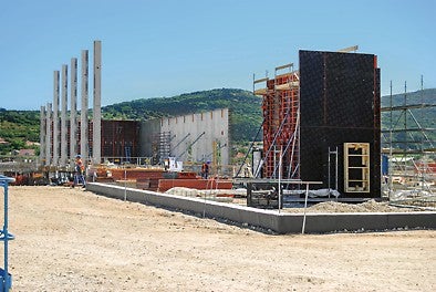 Spoločnosť PERI pri výstavbe projektu Jaguar Land Rover v Nitre priložila ruku k dielu pri realizácii objektov Spínacej stanice a Transformovne, ako aj pri budove Energetického centra.