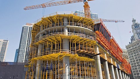 使用16900根MULTIPROP铝制楼板支撑与2600根PEP 楼板支撑搭建低层楼板结构的下部支撑结构