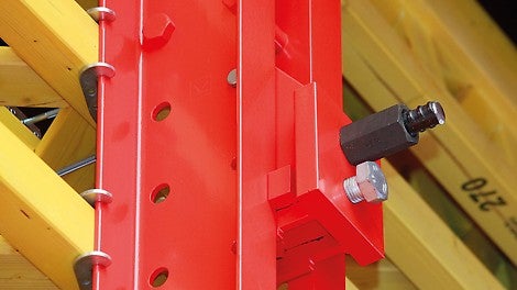 Fewer anchors thanks to new technology: a new unit which facilitates easy release of the anchors – also when under fill load – allows the use of strengthened walers and DW 26 ties for the wall formwork.