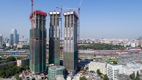 Поставка более 1 000 тонн оборудования на 3 здания, которые строились одновременно.