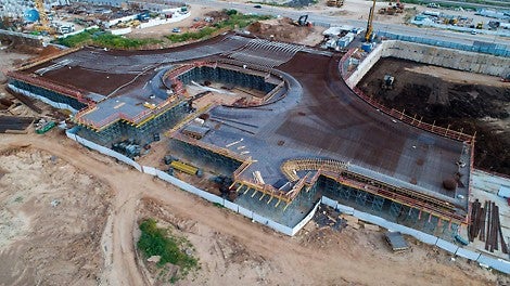 מגדלי תמיכה מסוג PERI UP ליציקת מיסעה בעובי 125 ס&quot;מ, בשטח 5,000 מ&quot;ר ובגובה 6 מטר