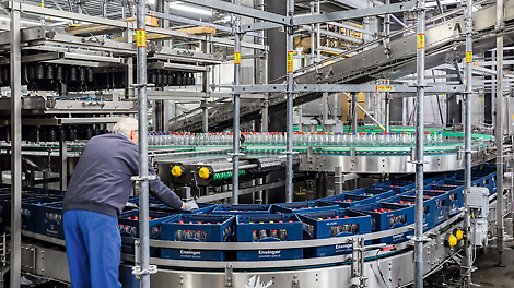 С модульными лесами системы PERI UP Flex возможно проводить ремонтные работы без остановки основного производственного процесса. За счет жесткости узла розетка-ригель при монтаже малых конструкций нет необходимости применять диагонали и ригели в основании лесов. Раскрепление конструкции может происходить с помощью горизонтальных диагоналей и анкеровки к оборудованию или несущему каркасу здания. 