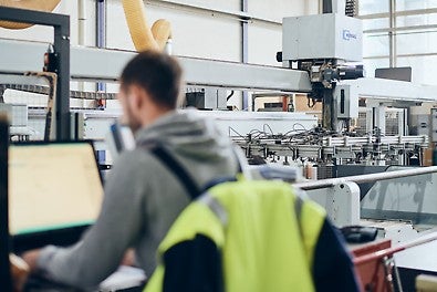 Qualité et précision maximales dans l&#039;exécution et temps d&#039;usinage réduit grâce à un centre d&#039;usinage de panneaux CNC performant.