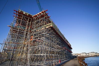 Once installed, the roof tied the entire structure together, along with additional support from the two cores constructed at the start of the project.