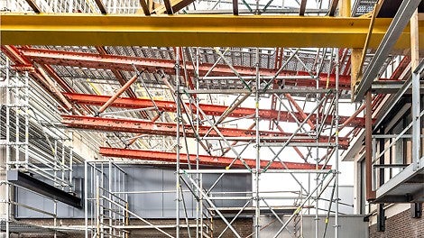 A barrier-free ramp was built for the lower floors with the aid of the PERI VARIOKIT Engineering Kit (Photo: PERI SE)<br/>