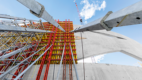 The curved shape with its openings made it impossible to reuse our panels. We therefore made customised panels for each section.