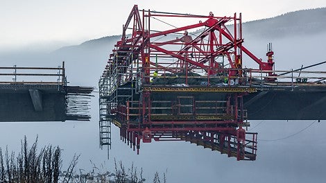 During the planning process, PERI specialists also had to take into consideration the suspension cables with which the segments are suspended on the pylons. At no time during the execution were they allowed to collide with the Balanced Cantilever Equipment.