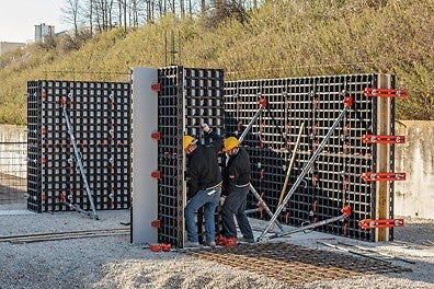 Le coffrage manuportable léger et universel DUO : pour les voiles, les dalles, les poteaux et les fondations