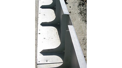 Formax kanforskaling: forskalingen sideveis med skuddspiker eller tynne jordspyd