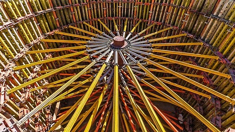 Смещение опалубки было предотвращено за счет установки поддерживающих стоек MULTIPROP и SLS, перенимающих на себя нагрузку свежеуложенного бетона и передающих ее на радиальную трубу.