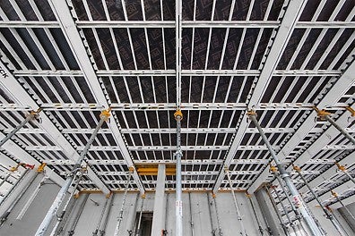 The SKYDECK Panel Slab Formwork ensures similar fast shuttering times for constructing the floor slabs as for the slab of the underground garage at the start of construction work.