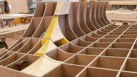 Example intake funnel: precisely manufactured and verifiably proven 3D boxed elements from the PERI formwork assembly facility made it possible to realize complex building geometries.