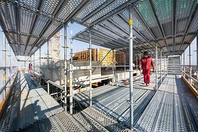 Die Breite des Gerüsts ist nahezu beliebig wählbar und kann an vielfältige Anforderungen angepasst werden.<br/>