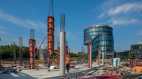 Bednění kruhových sloupů SRS přemísťované v celé výšce s pomocí jeřábu.