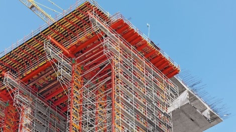 Motorway bridge over the Rio Sordo, Vila Real, Portugal: Both the superstructure formwork as well as the falsework are based on the VARIOKIT engineering construction kit.