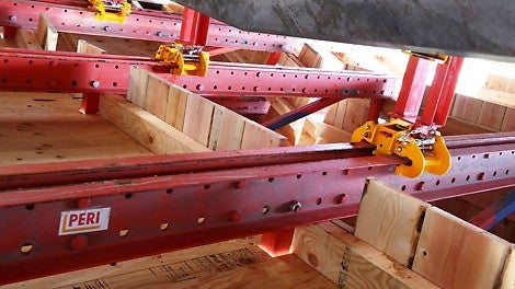 The RCS P system encloses entire working platform for safe working environment.