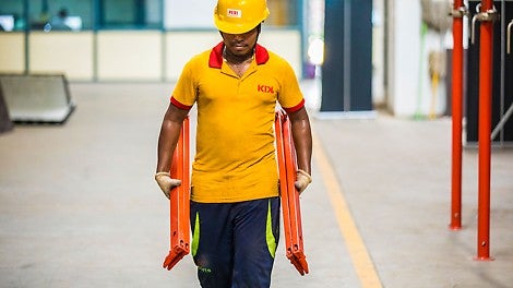 The small width of the ledger up to 4 units can be carried manually at any one time.