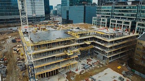 Budowa obiektu biurowego Towarowa 22 w Warszawie