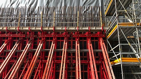 Safety platform access with VARIO solution.