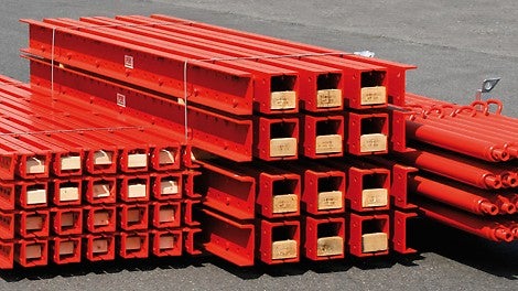 Los componentes principales del kit de construcción de ingeniería VARIOKIT: correas de acero, rieles de escalada y husillos de alta resistencia.