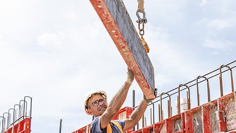 多功能模块集成了5厘米间距的穿孔，极大地提升了系统的灵活性，显著降低了施工现场的备货量。