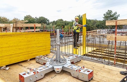 L&#039;ancrage SKY universel vous permet de coffrer par le haut en toute sécurité et offre un point d&#039;ancrage pour une personne avec un équipement de protection individuelle. 